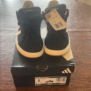 Kids Size 2 Adidas Grand Court Sneakers